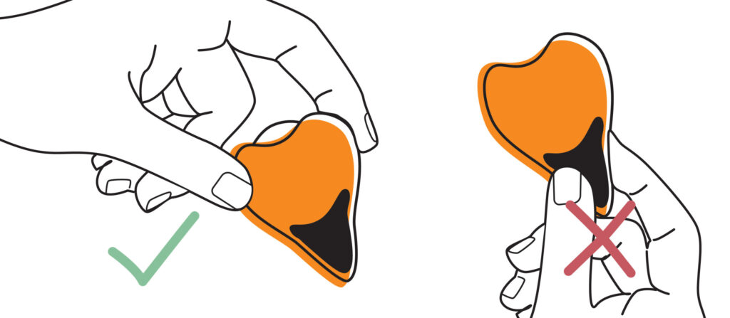 Diagram explaining how to handle a knocked-out tooth, highlighting holding the crown and avoiding the root