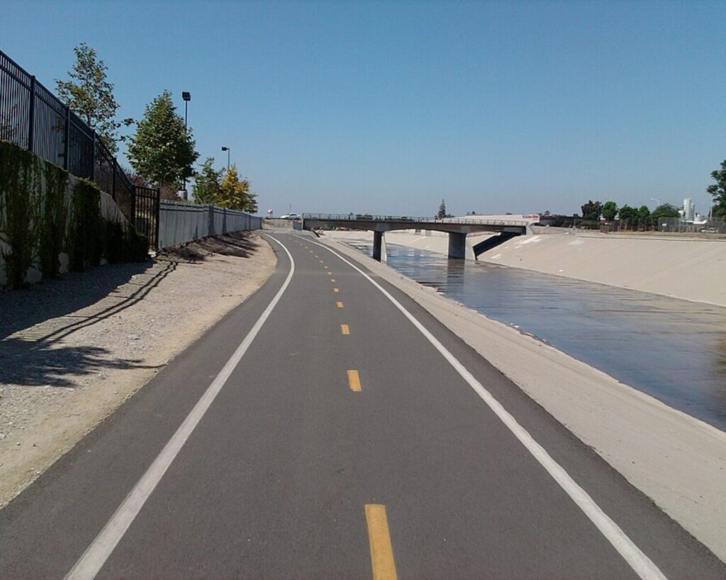 Paved bike and walking trail running alongside the Rio Hondo flood control channel in Rosemead, California.